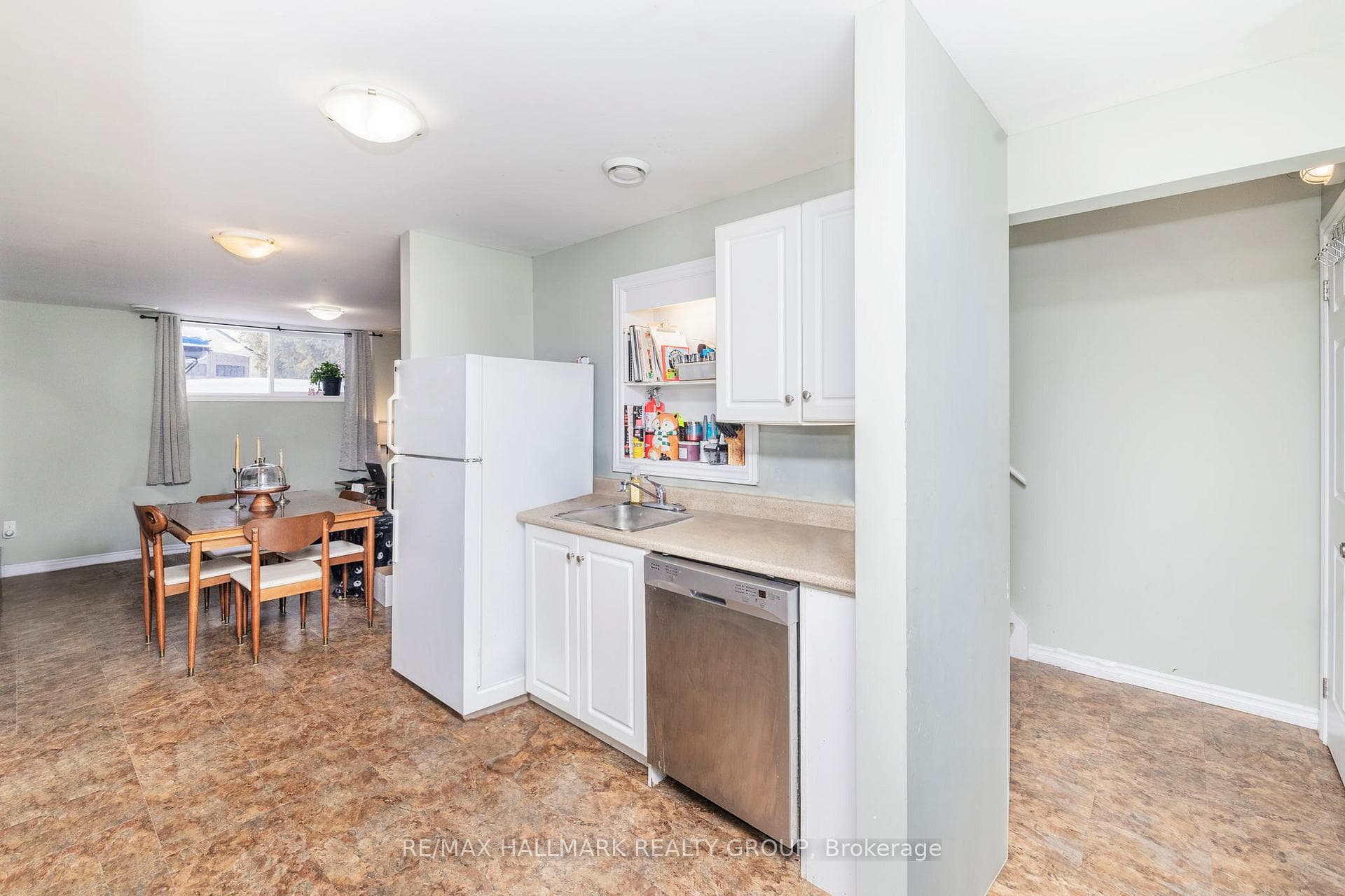 1796 Dumas Street photo 35