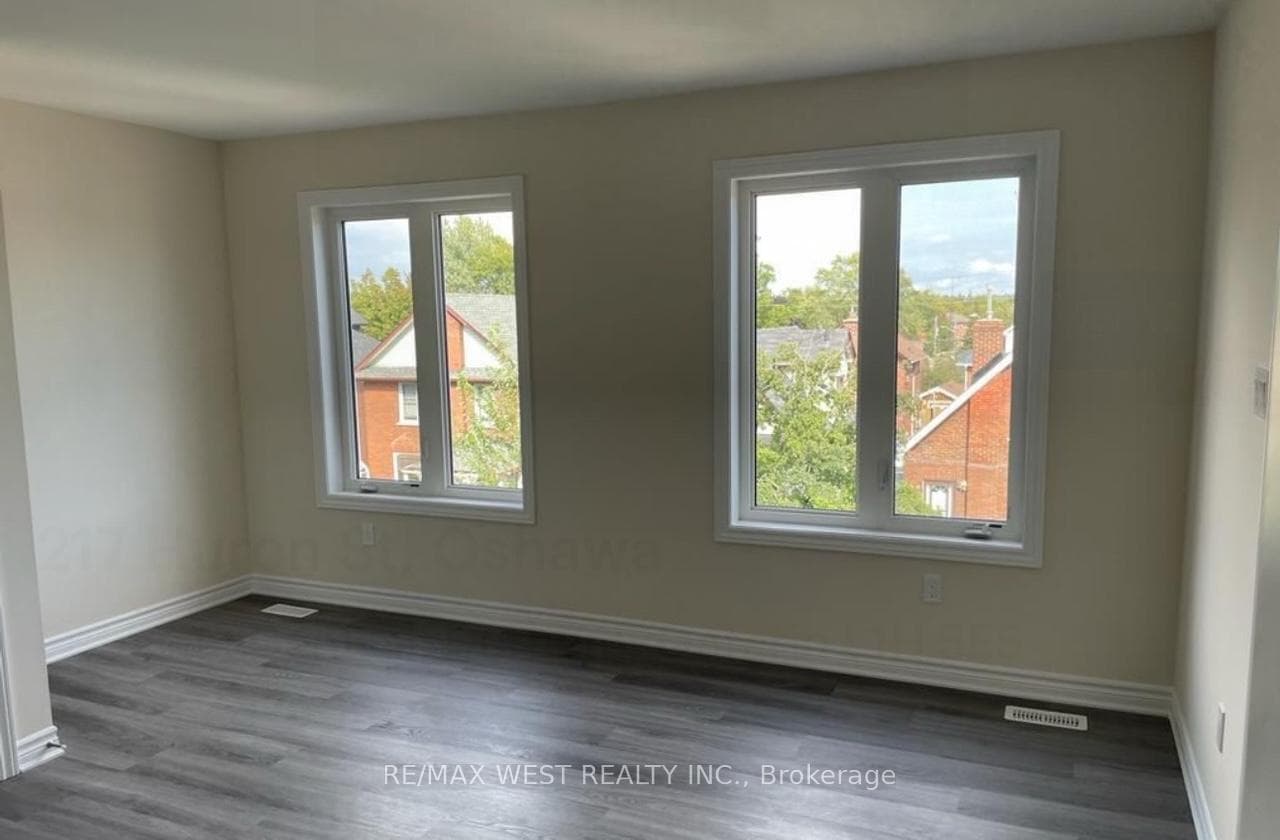 217 Huron Street photo 9