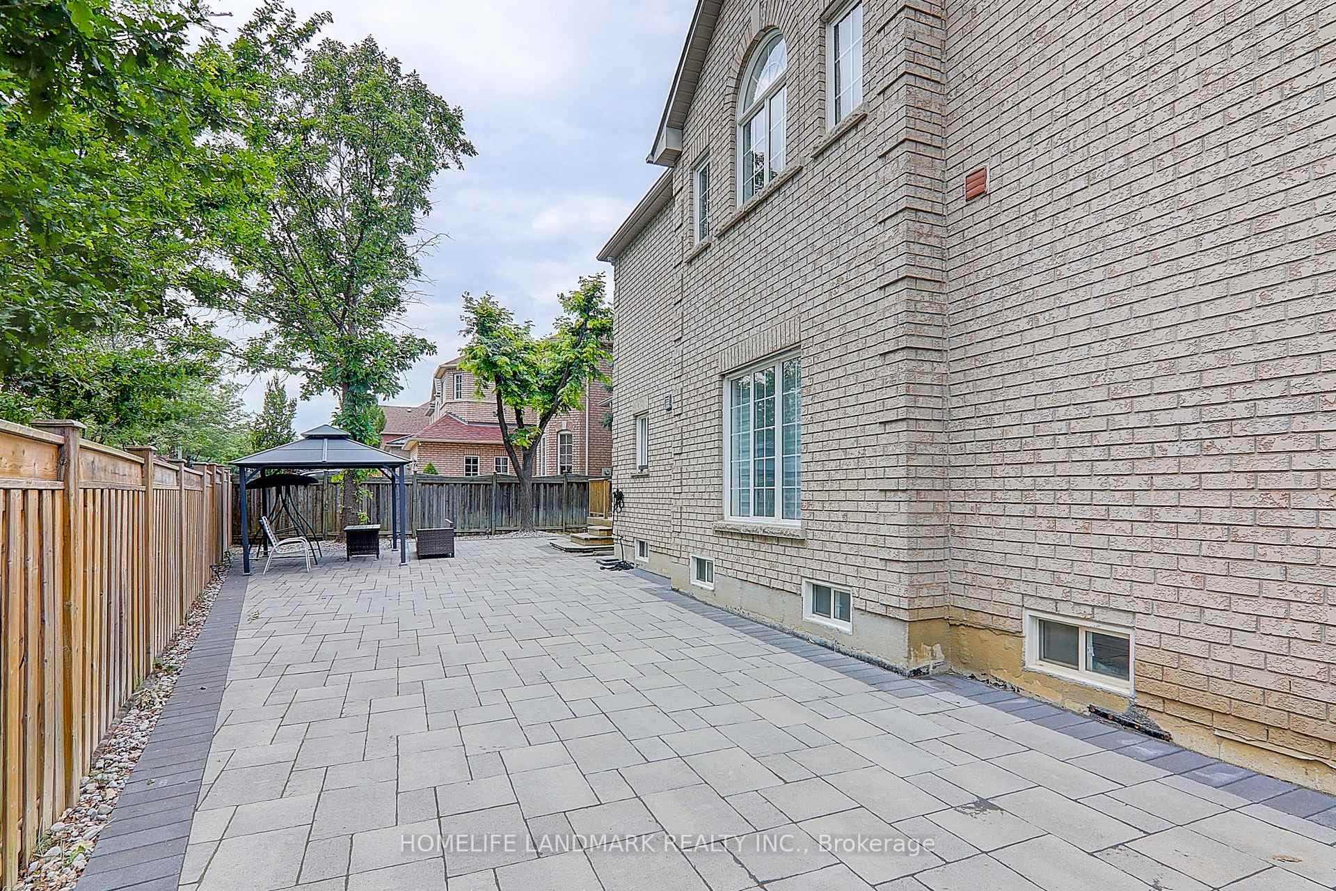24 Vandermeer Drive photo 40