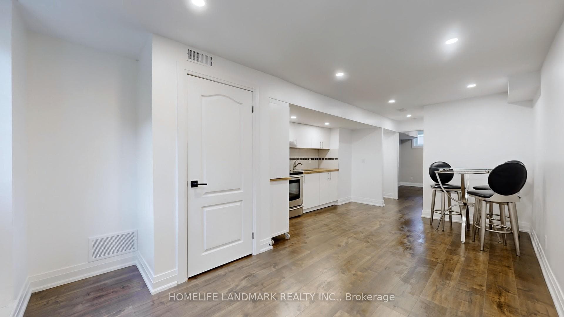 1661 Mount Albert Road Unit Unit 2 photo 7
