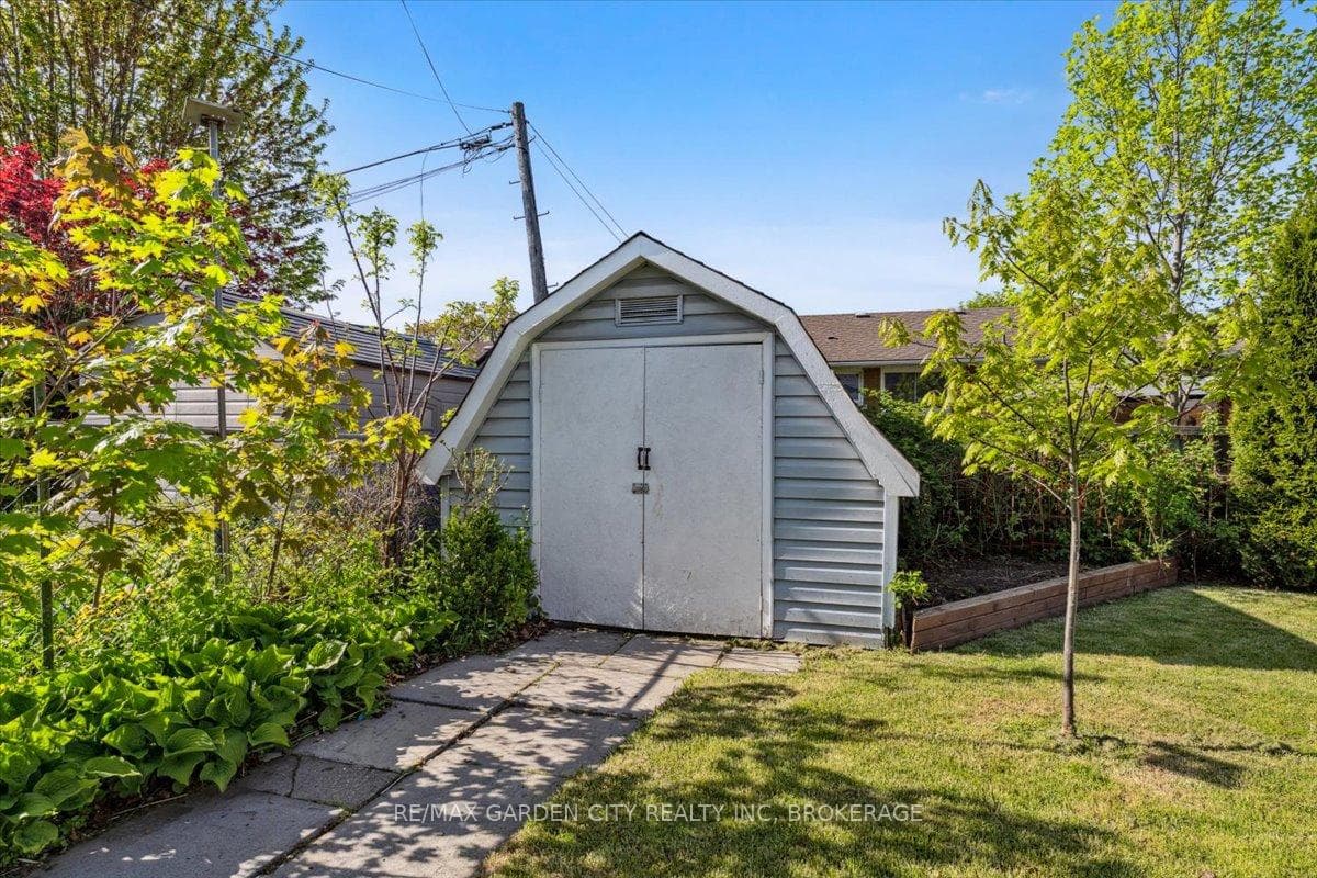 21 Kilbourne Crescent photo 39
