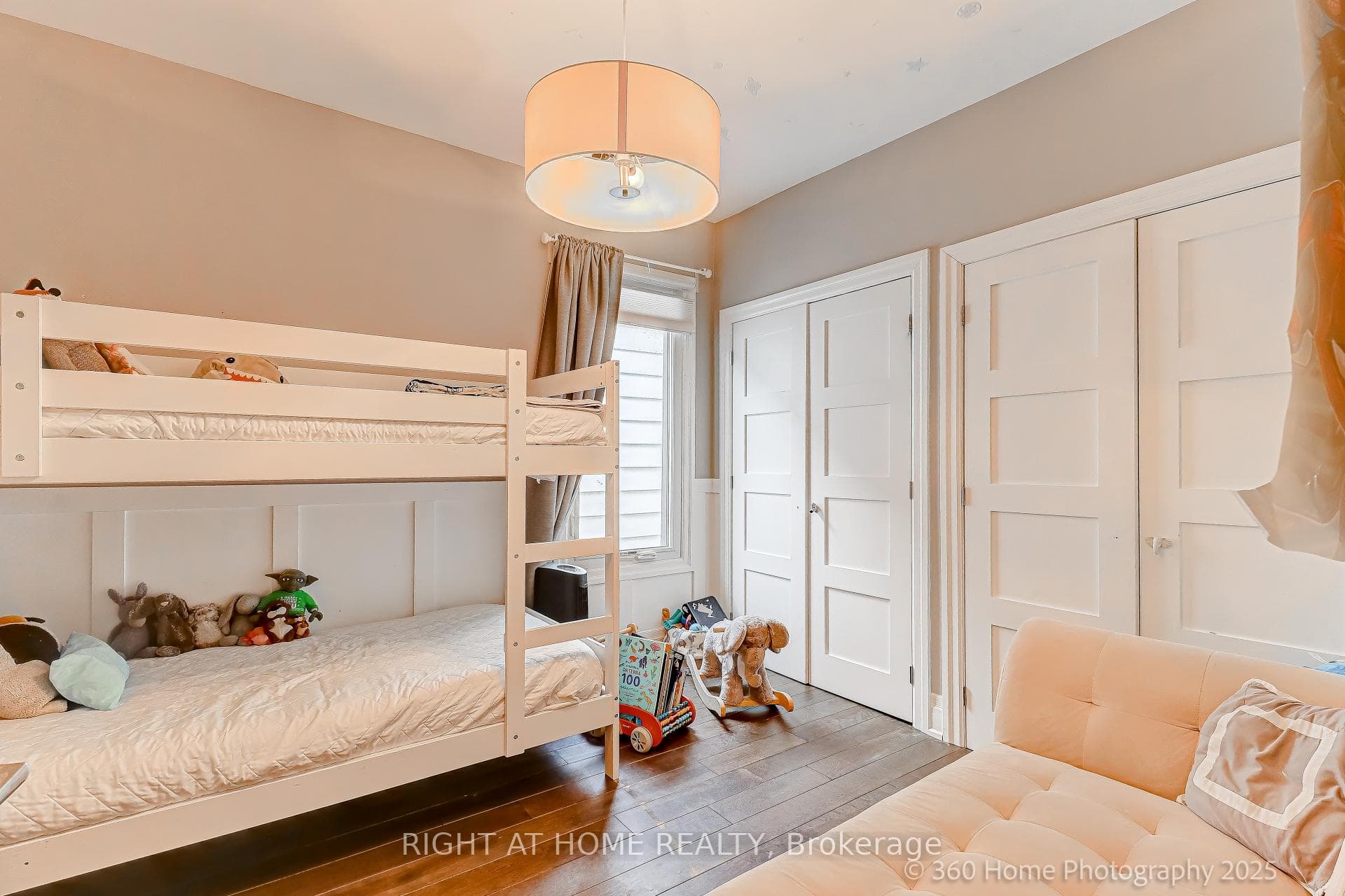 529 Dupont Street photo 16