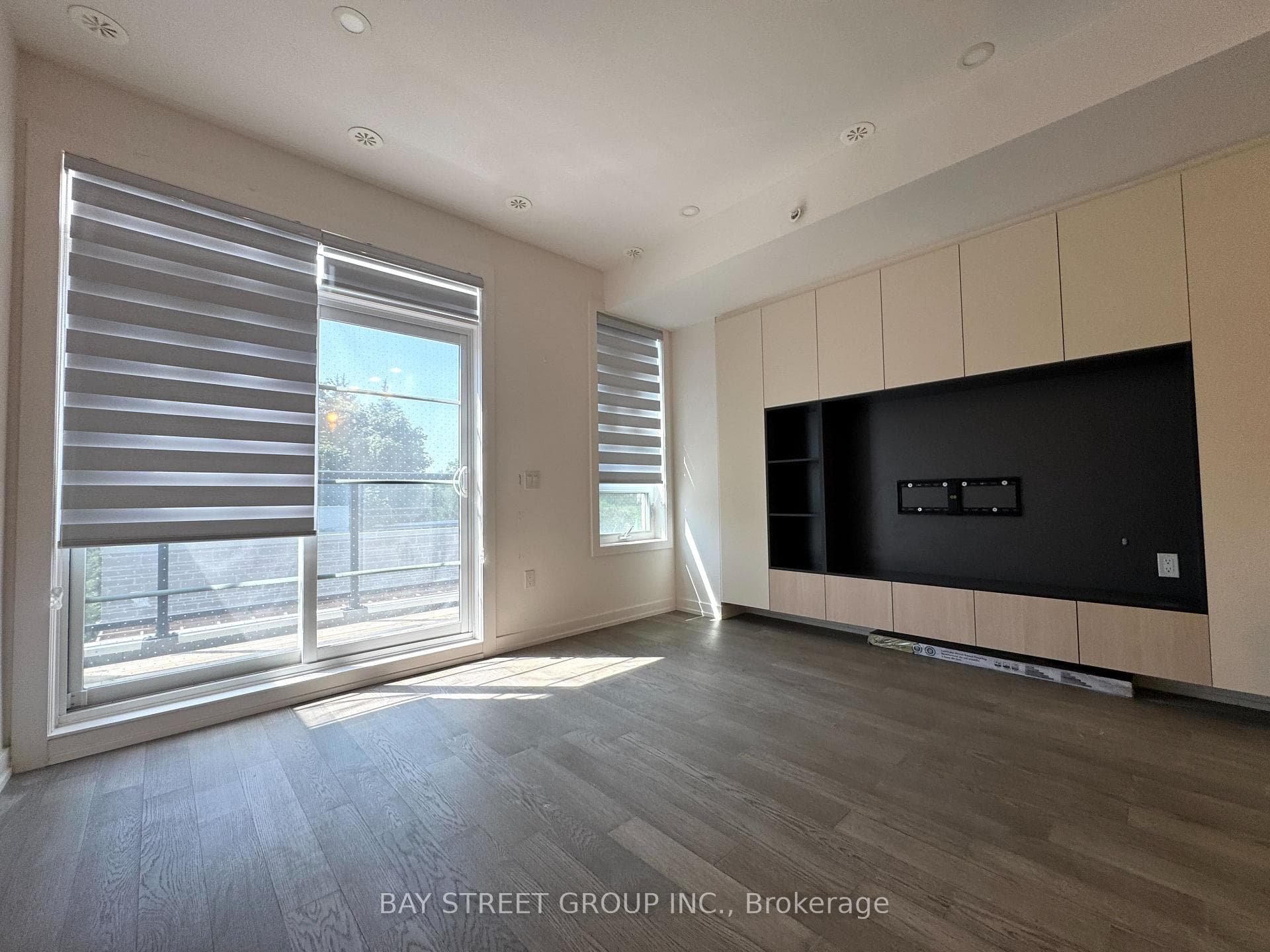 57 Finch Avenue Unit 33 photo 6