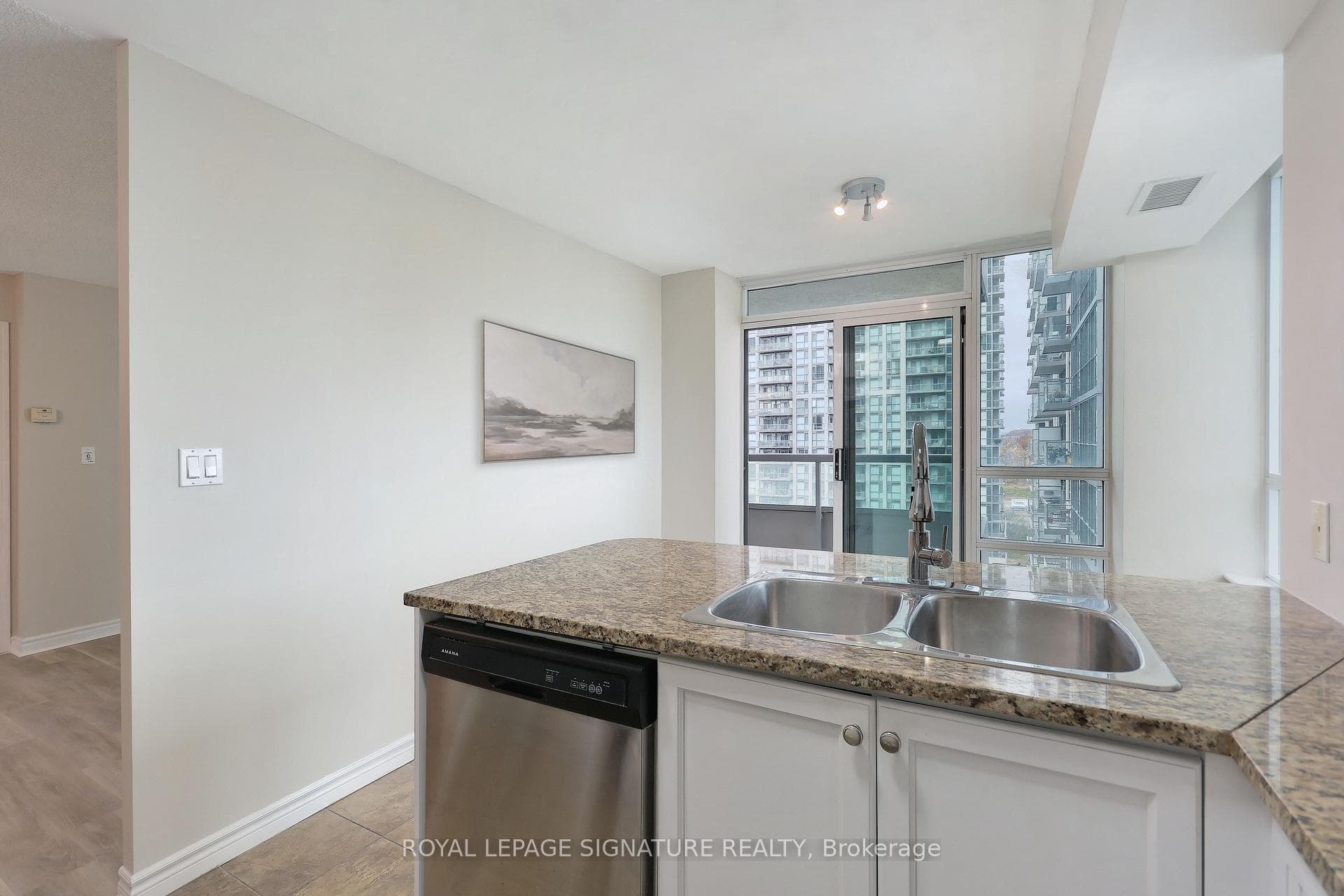 335 Rathburn Road Unit 1105 photo 13
