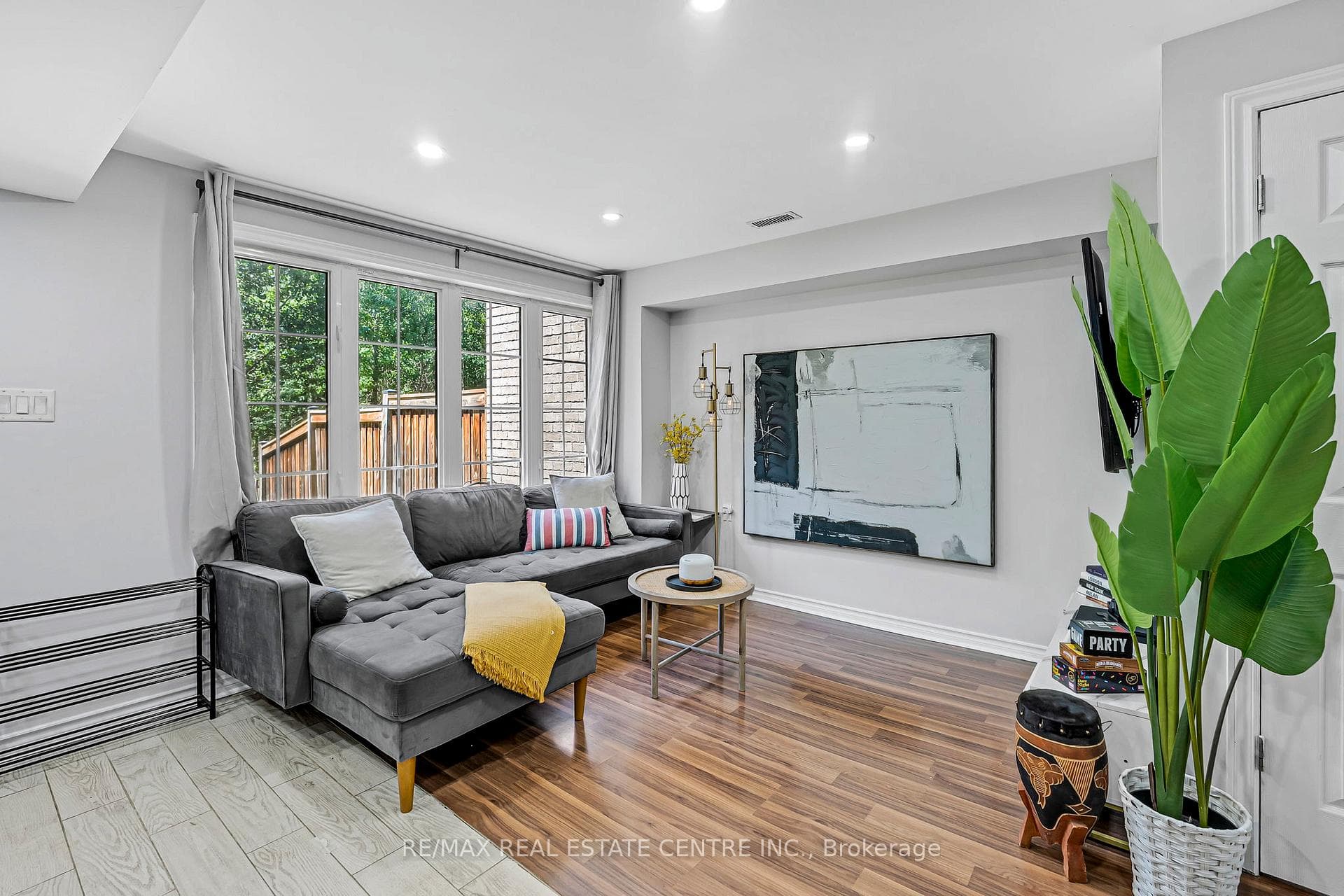 72 Lady Evelyn Crescent photo 34