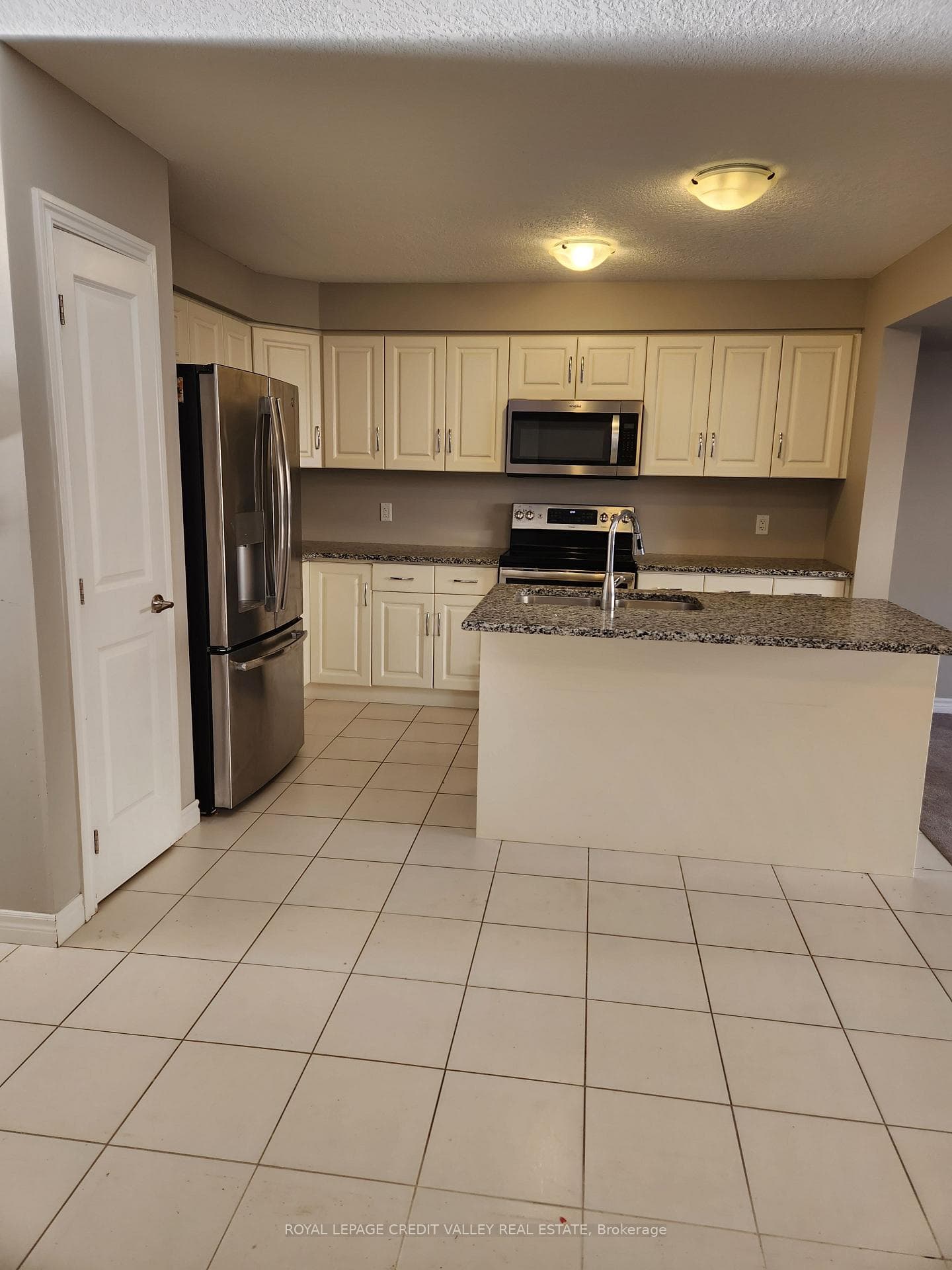 984 Wright Drive photo 6