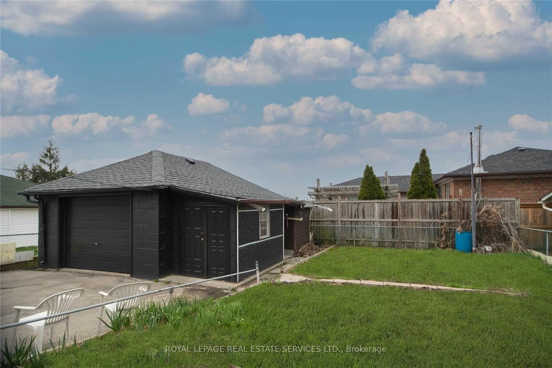 1010 Caledonia Road photo 18