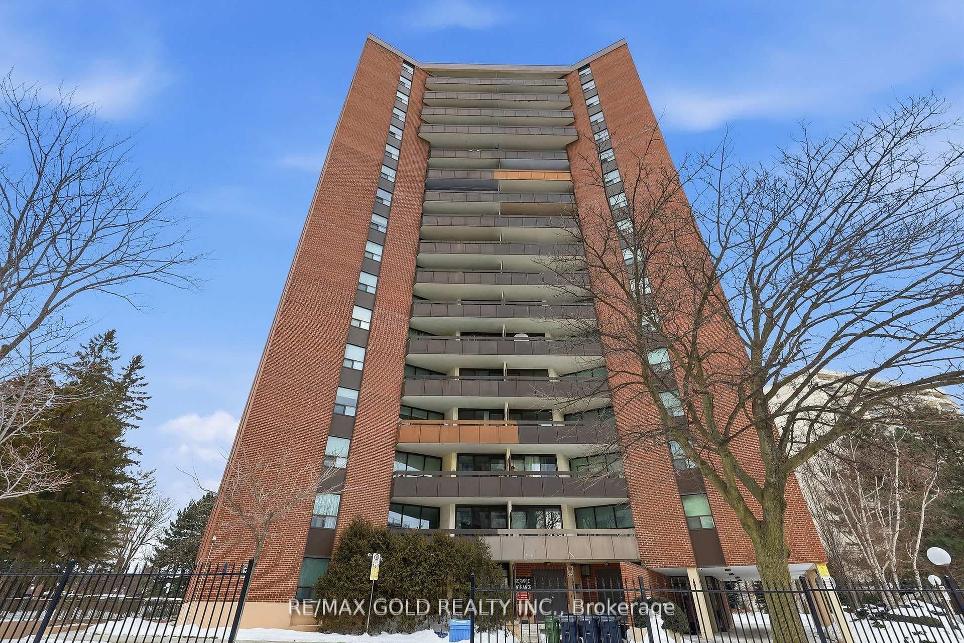 335 Mill Road Unit 401 photo 1