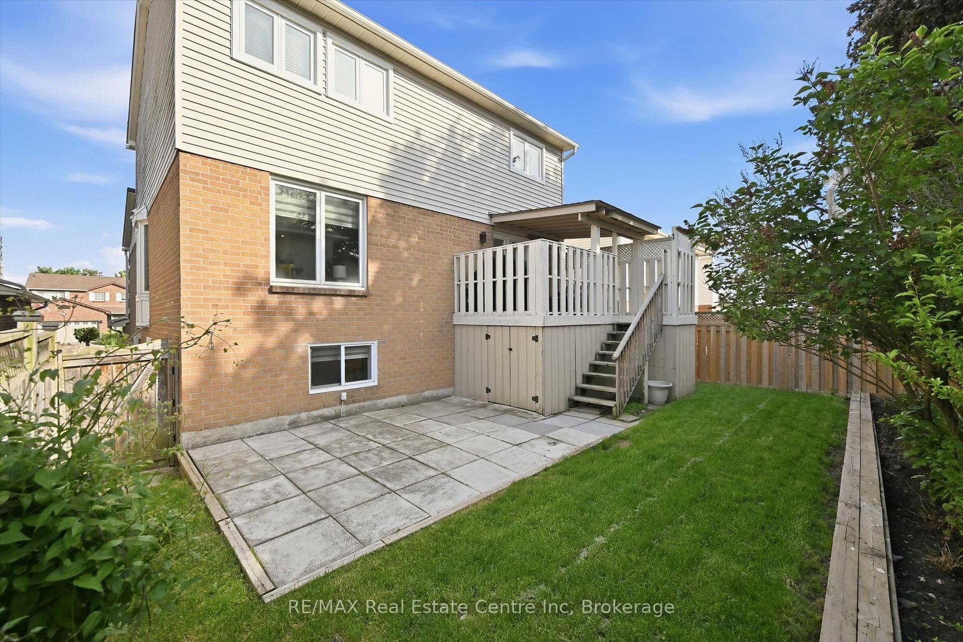 580 Clover Park Crescent photo 46