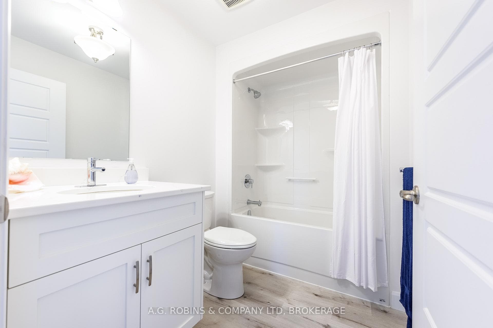 11716 LAKESHORE Road photo 25