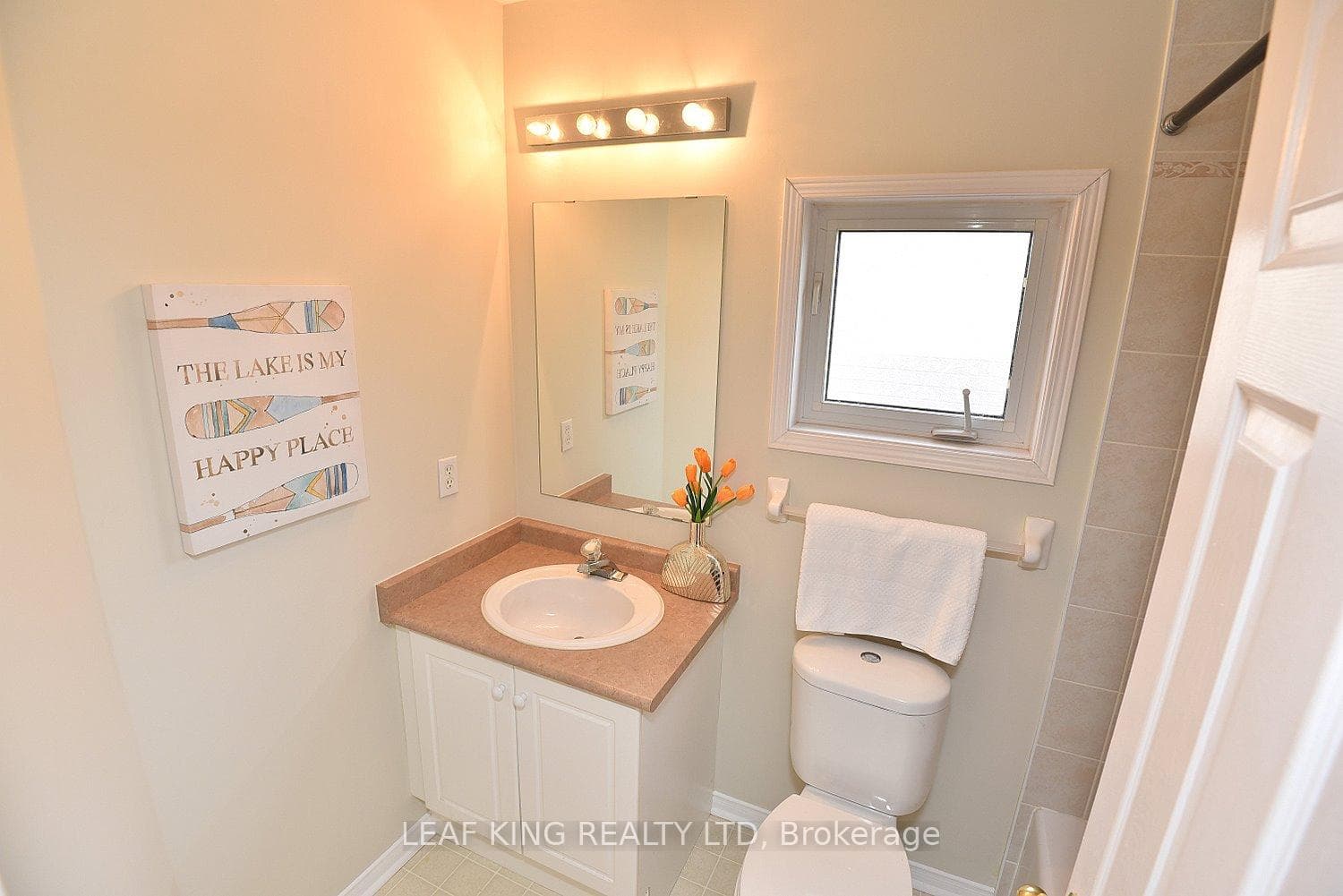 2258 Empire Crescent photo 20