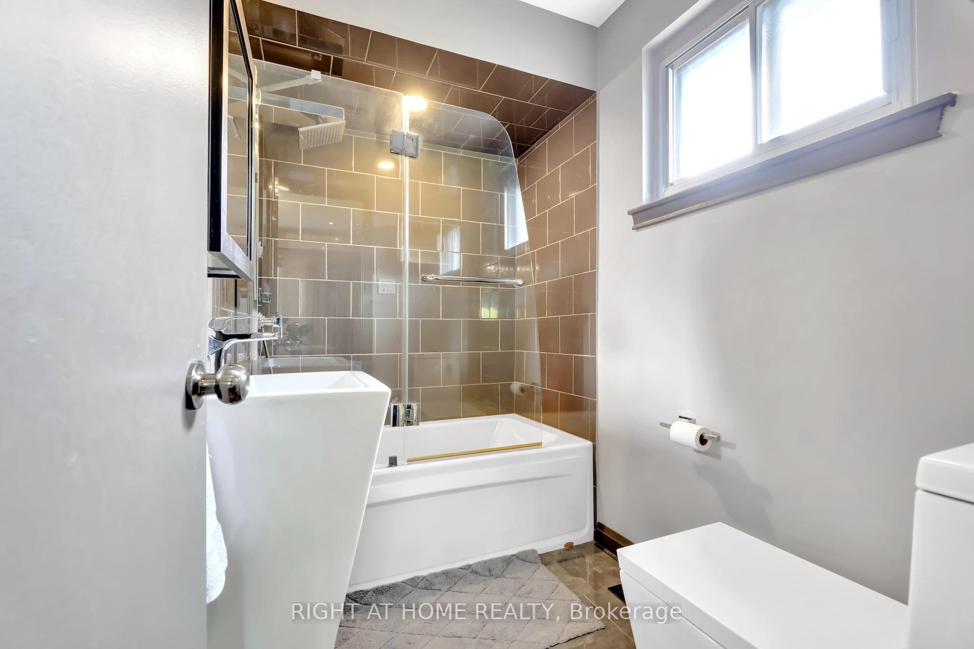 1369 Tyneburn Crescent photo 14