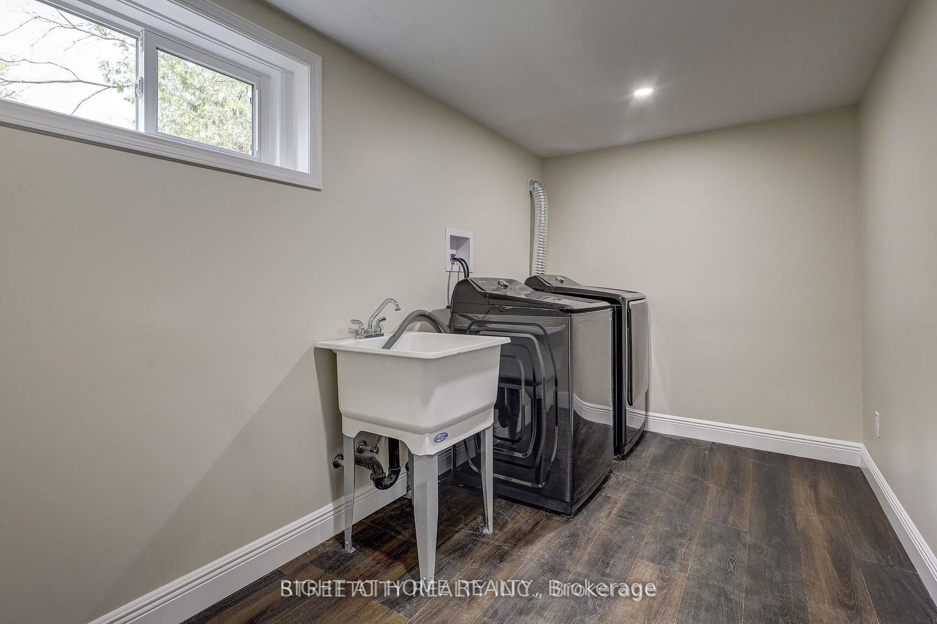 10 Vineden Drive photo 33