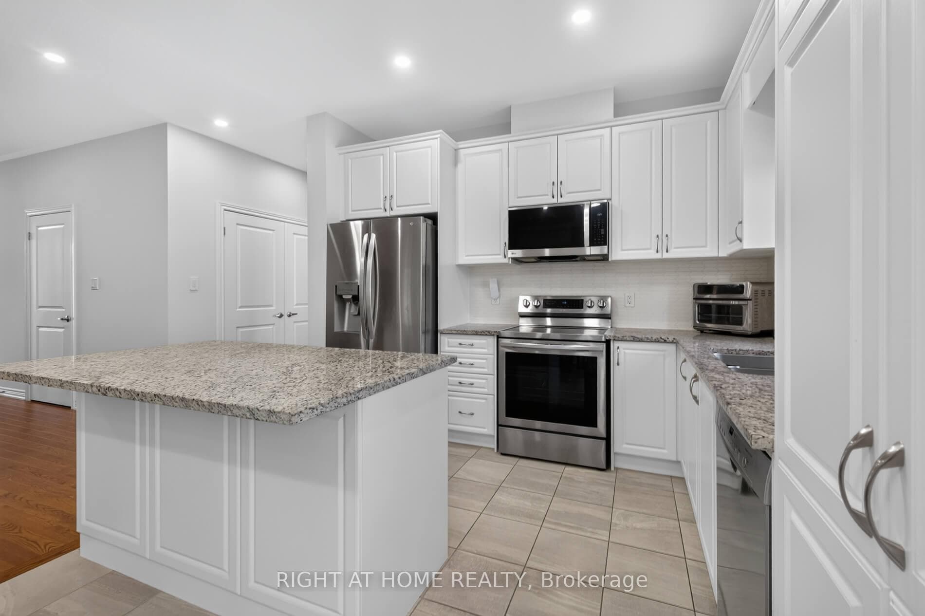 9 Tea Rose Drive photo 14