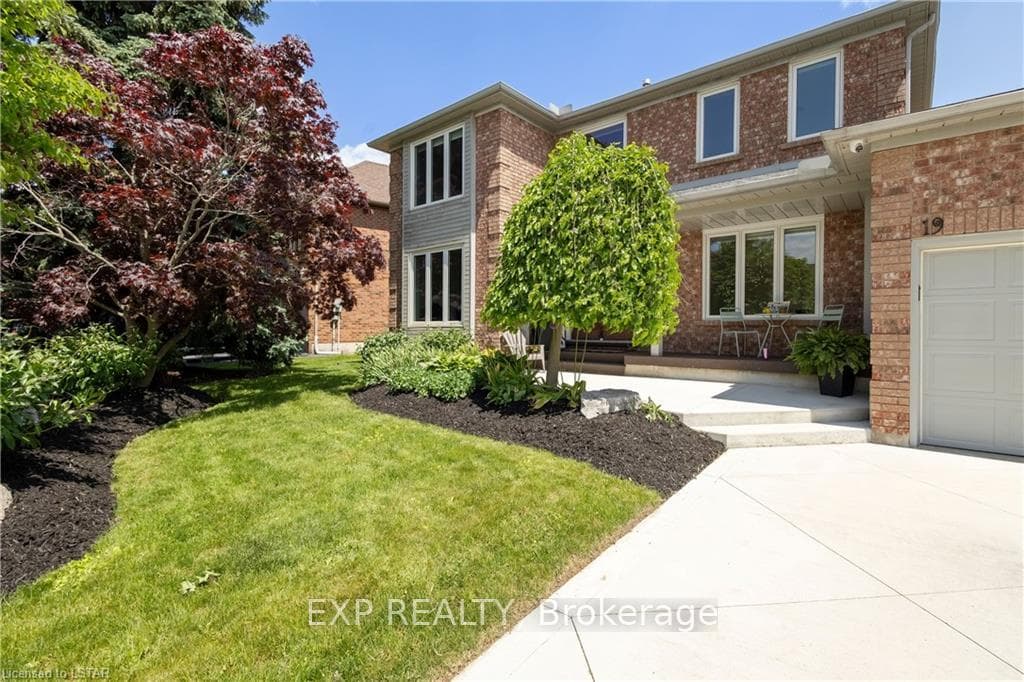 19 FALCON Court photo 5