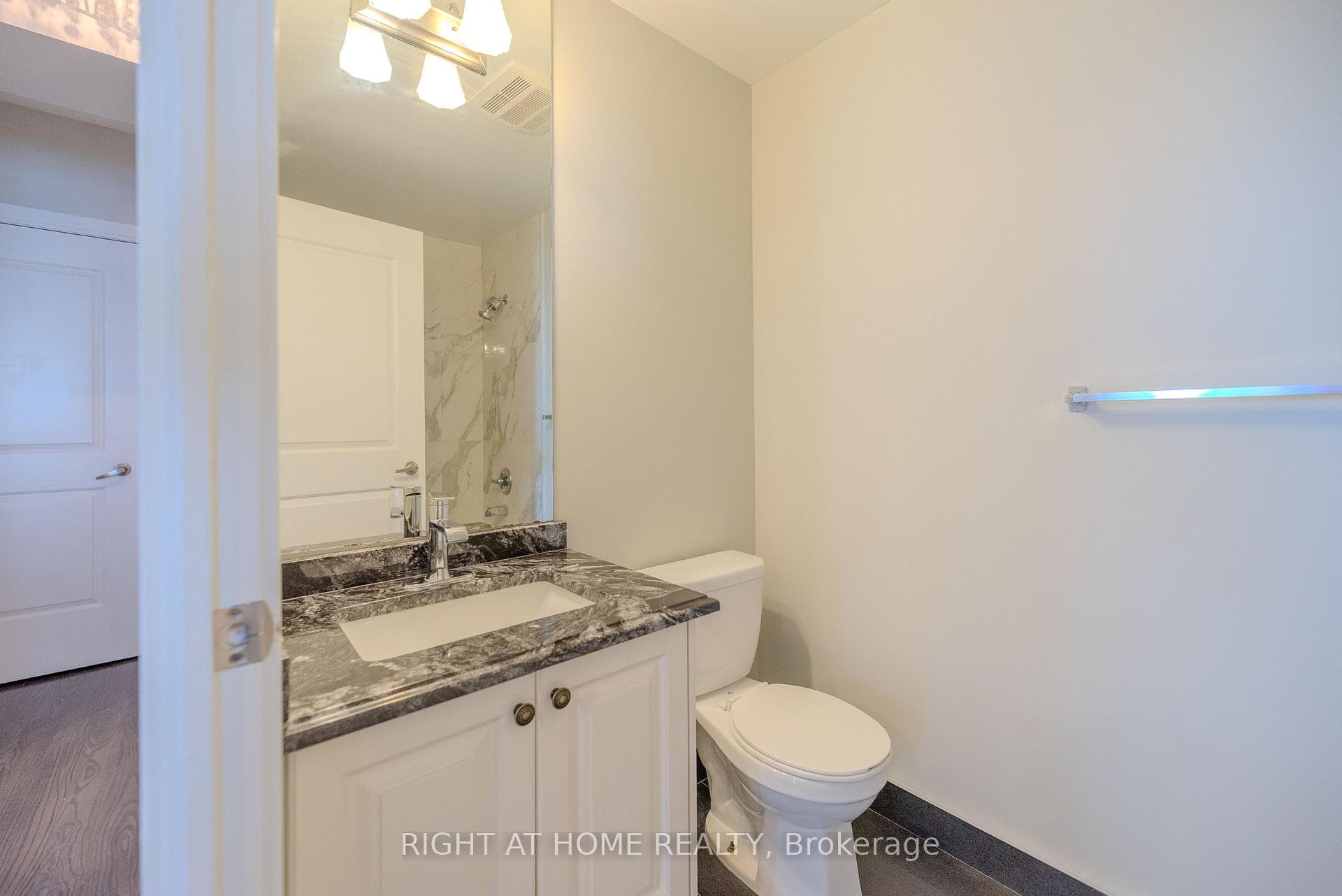 330 Burnhamthorpe Road Unit 1409 photo 7