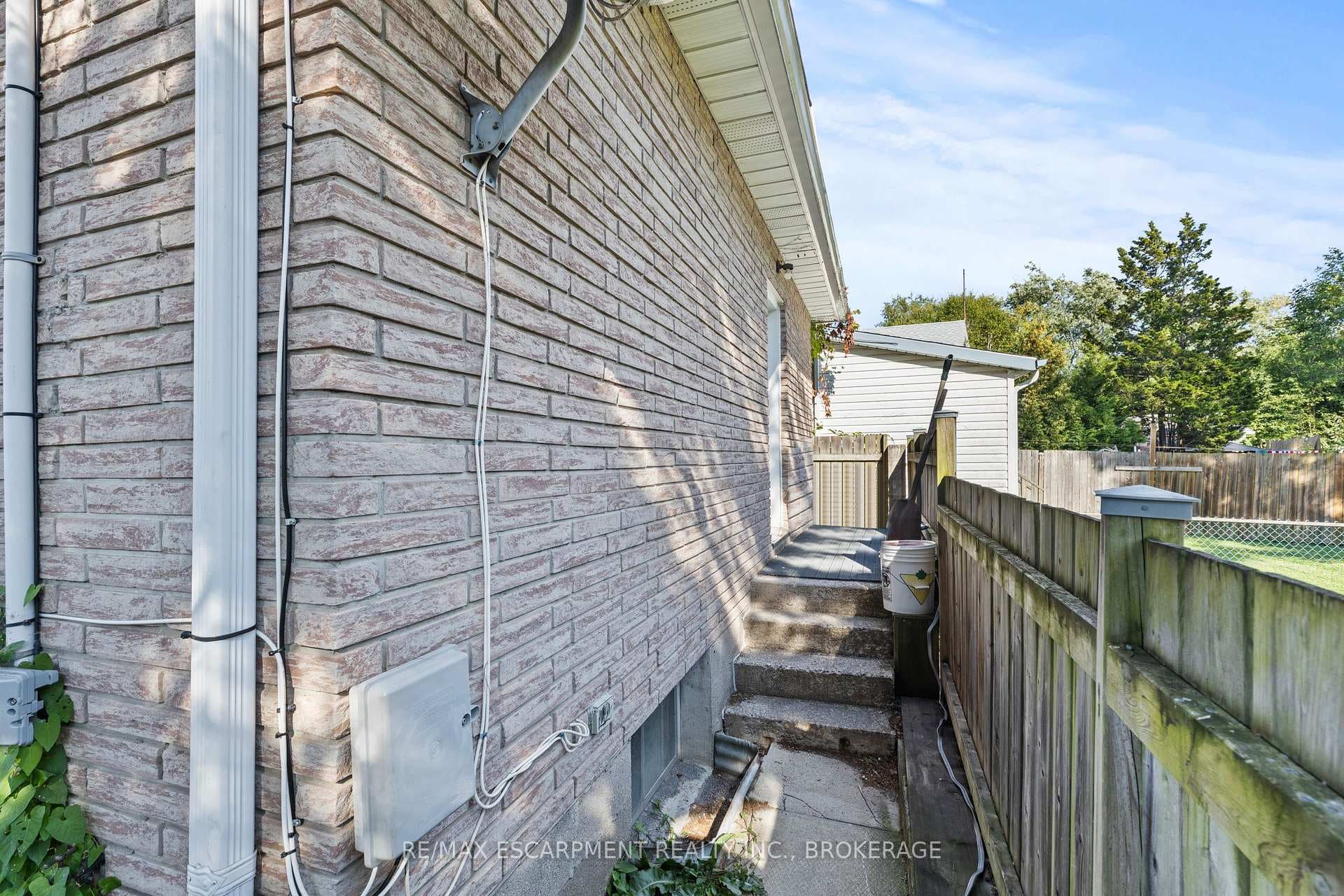 15 MCCORMICK Street photo 17