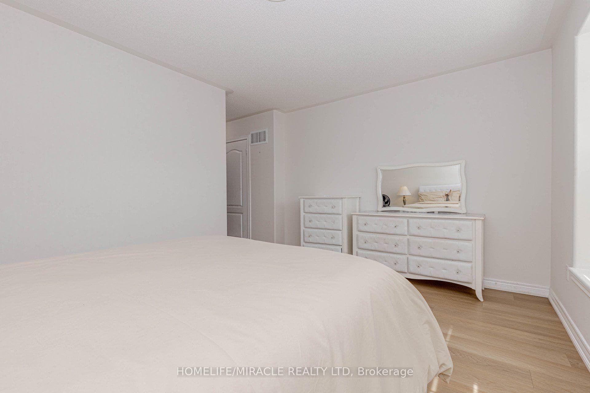 452 Nairn Circle photo 32