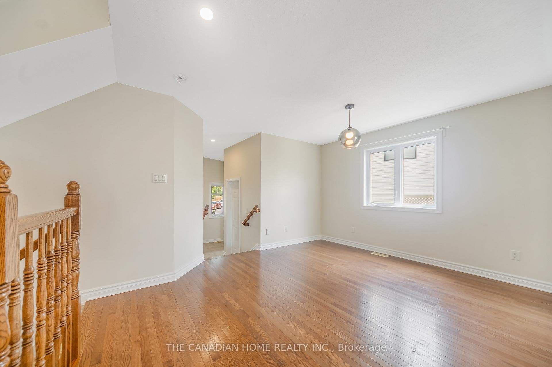 223 Garrity Crescent photo 6