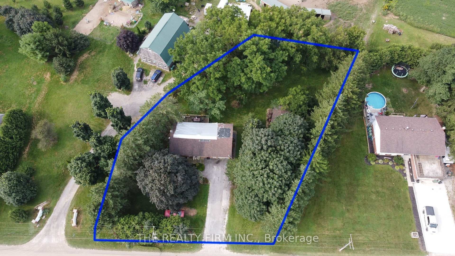 395147 39th Line photo 25