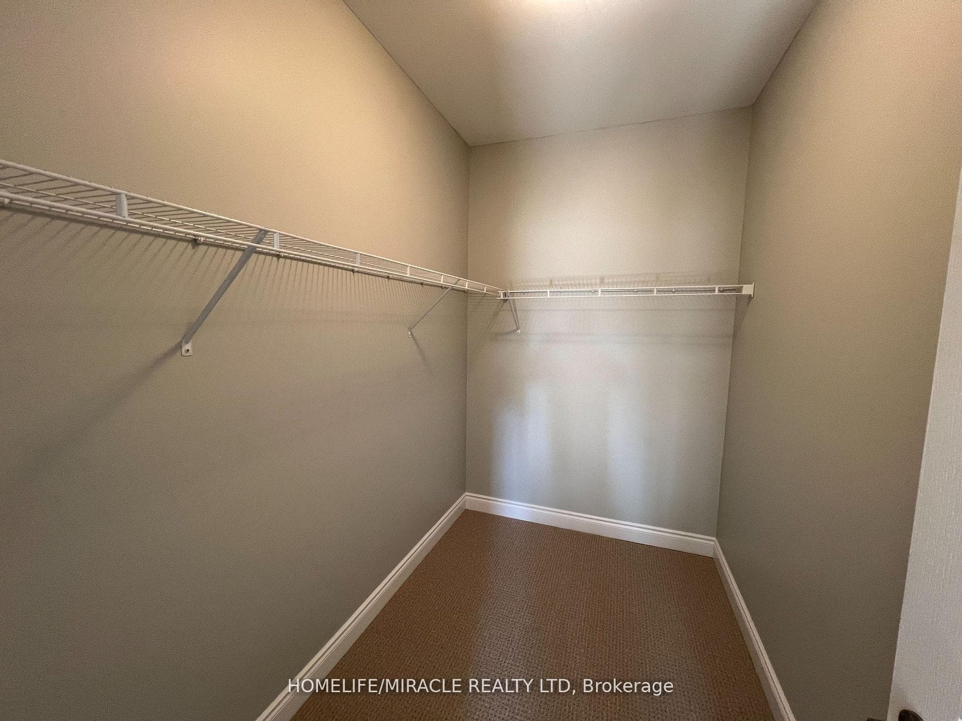 29 LEDGEROCK Court photo 19