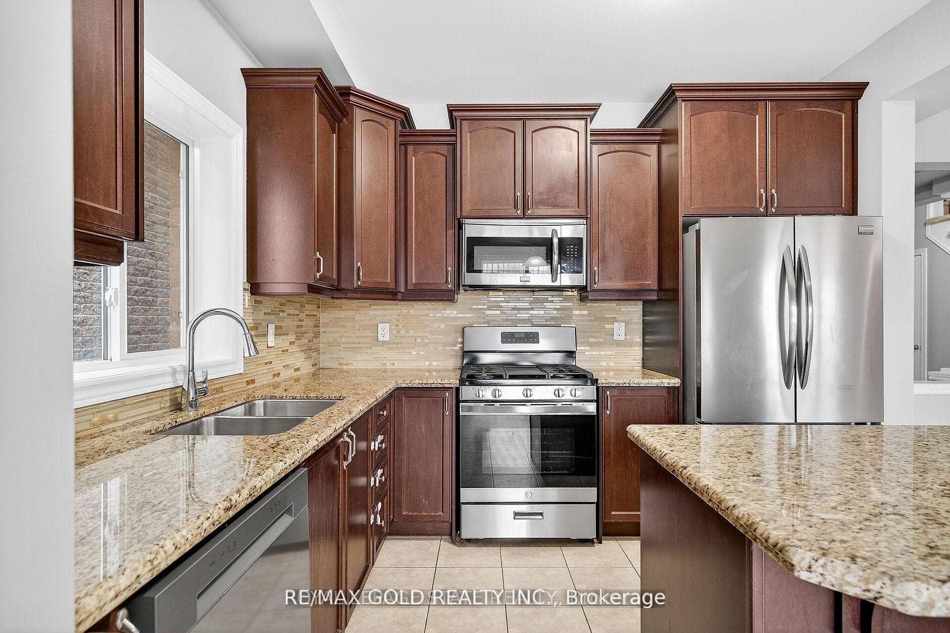 61 Irwin Avenue photo 5