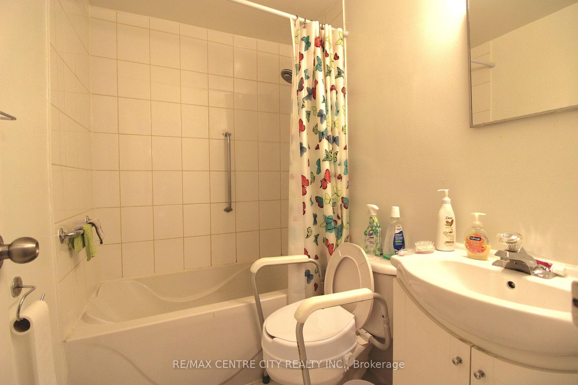 16 HOLLAND Street Unit 1 photo 7