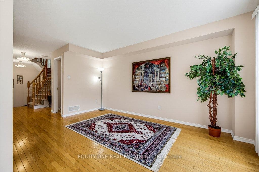 325 Applecross Crescent photo 18