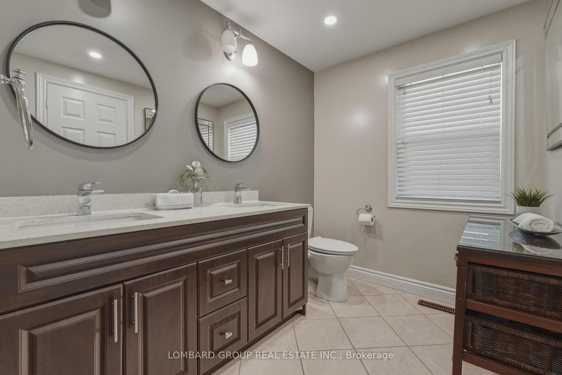 10 Whitmore Court photo 27