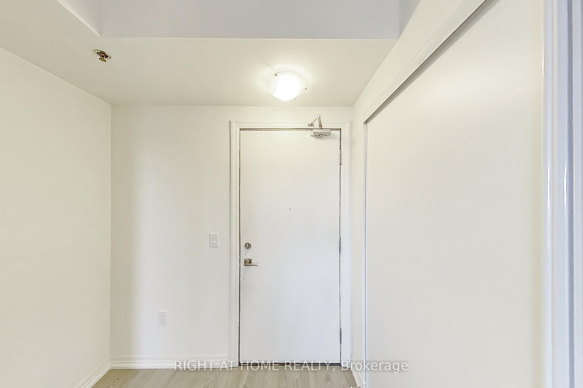 560 North Service Road Unit 207 photo 3