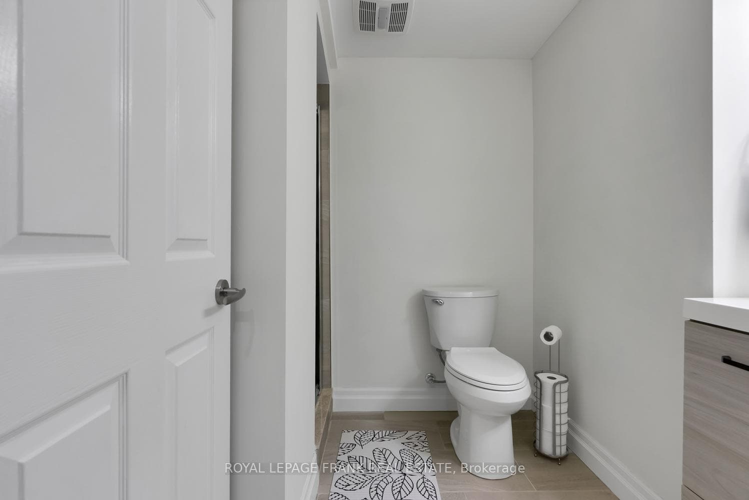 810 Hyland Street photo 32