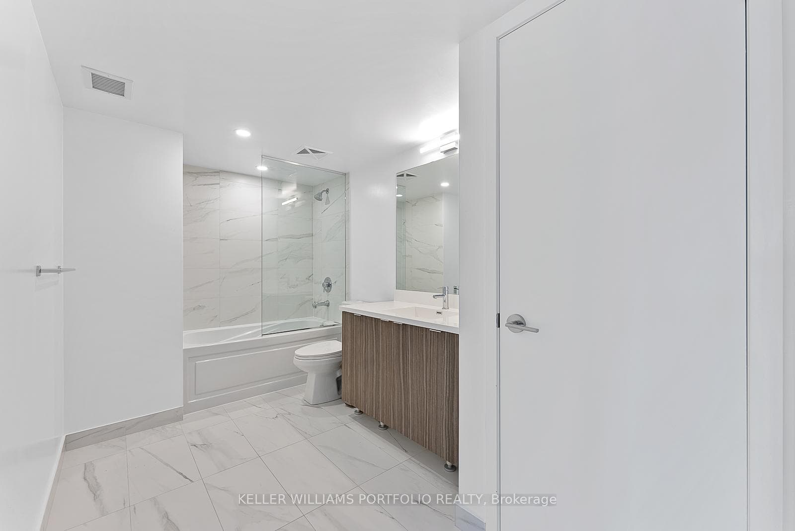 219 Dundas Street Unit 811 photo 19