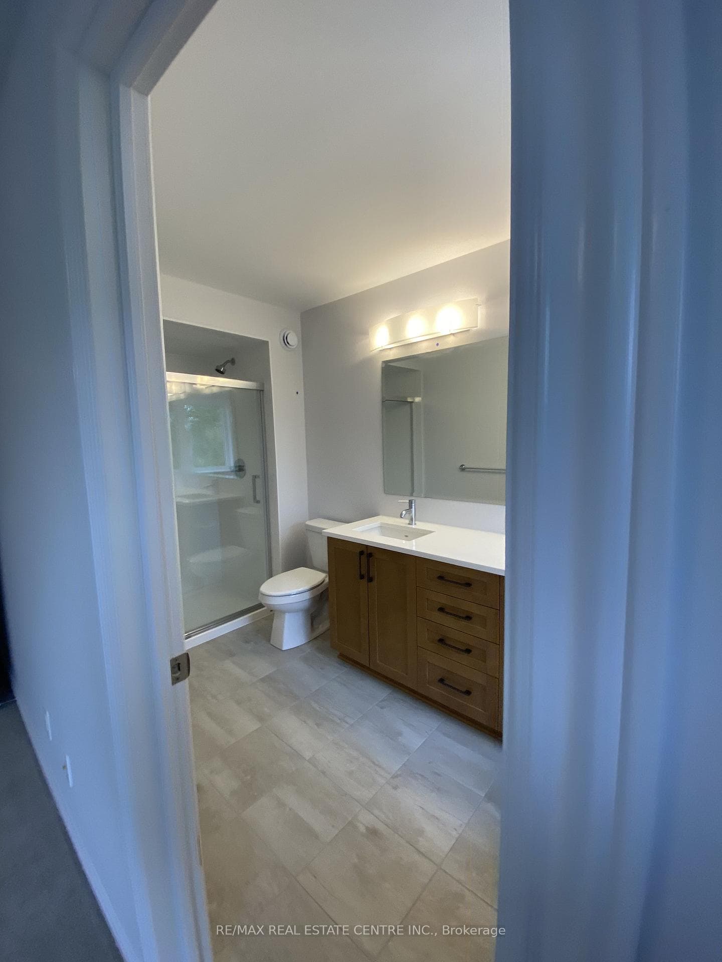 2440 Goldhawk Road photo 18