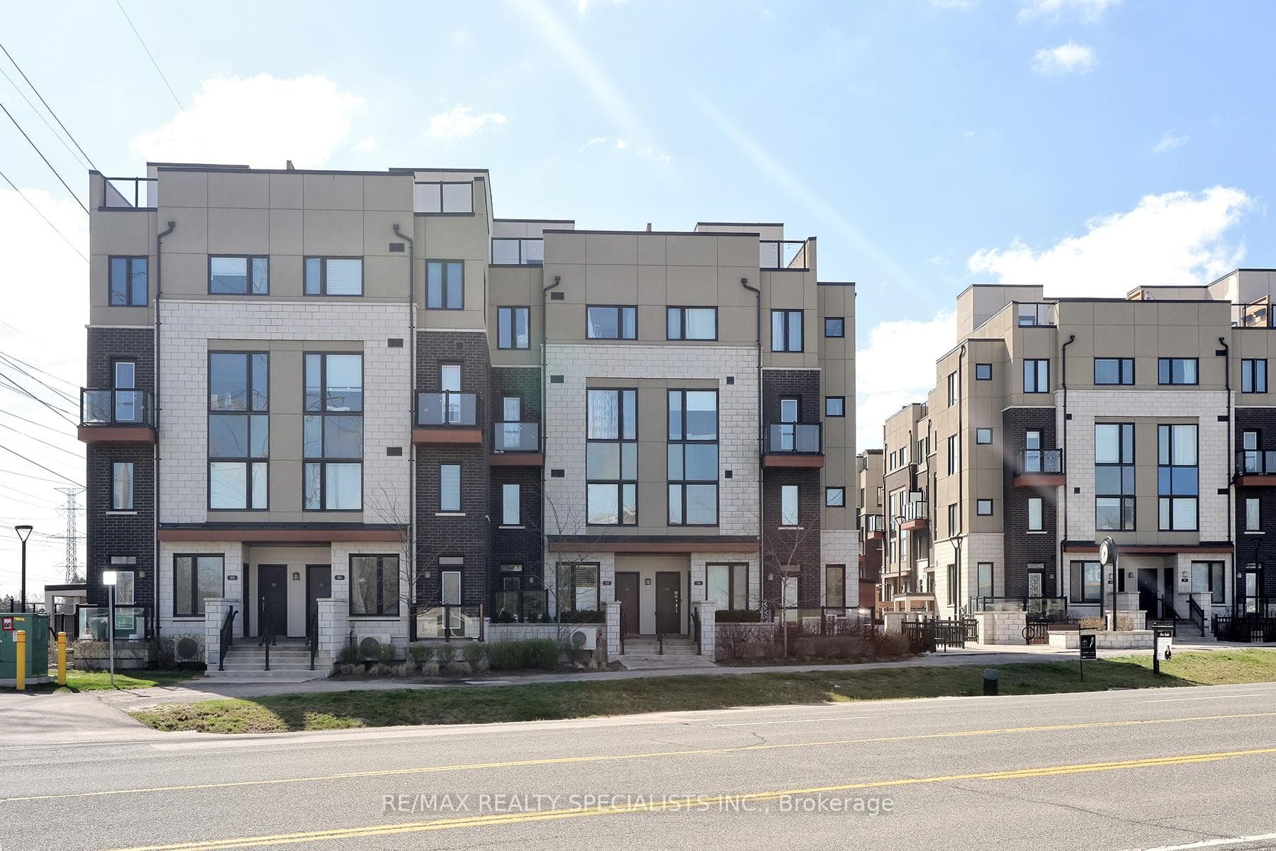 1555 KINGSTON Road Unit 216 photo 1