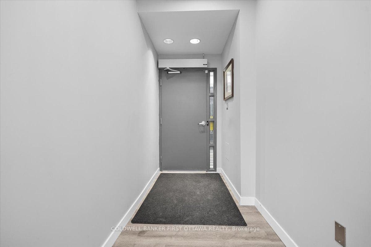 2283 ST LAURENT Boulevard Unit 101 photo 5