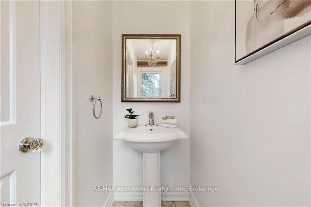 2269 ALL SAINTS Crescent photo 14