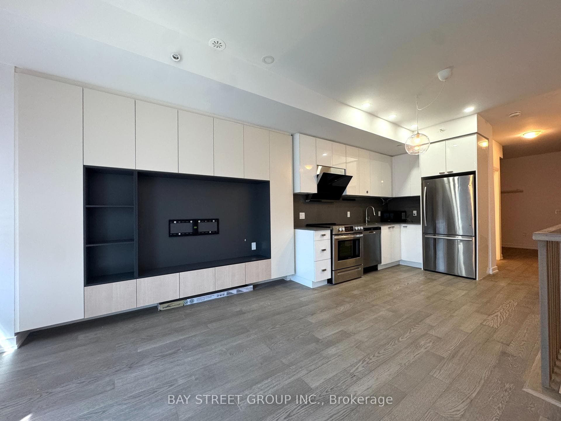 57 Finch Avenue Unit 33 photo 5