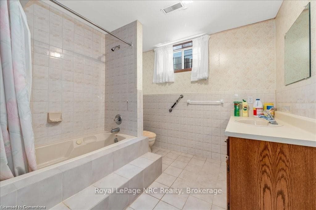 103 Leggett Crescent photo 25