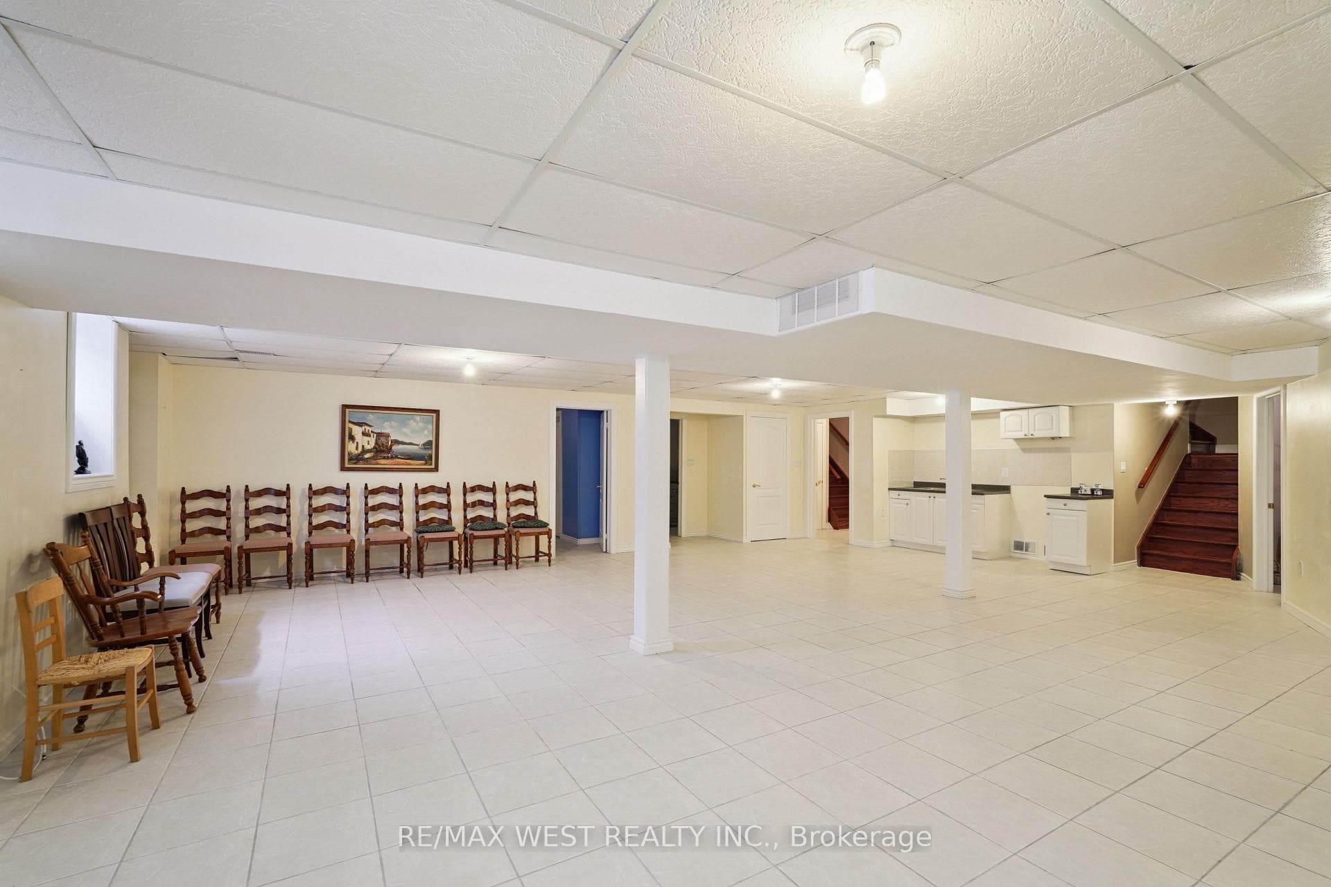 133 Cupola Crescent photo 15