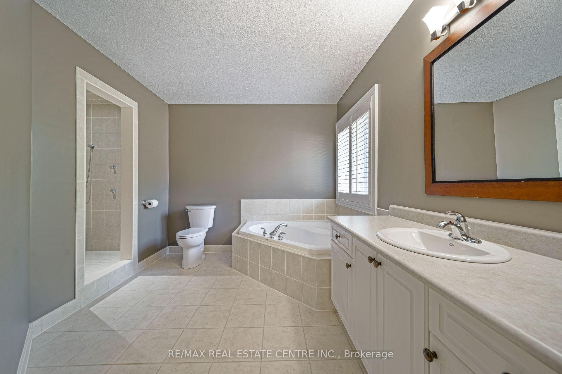 112 Dirksen Court photo 25
