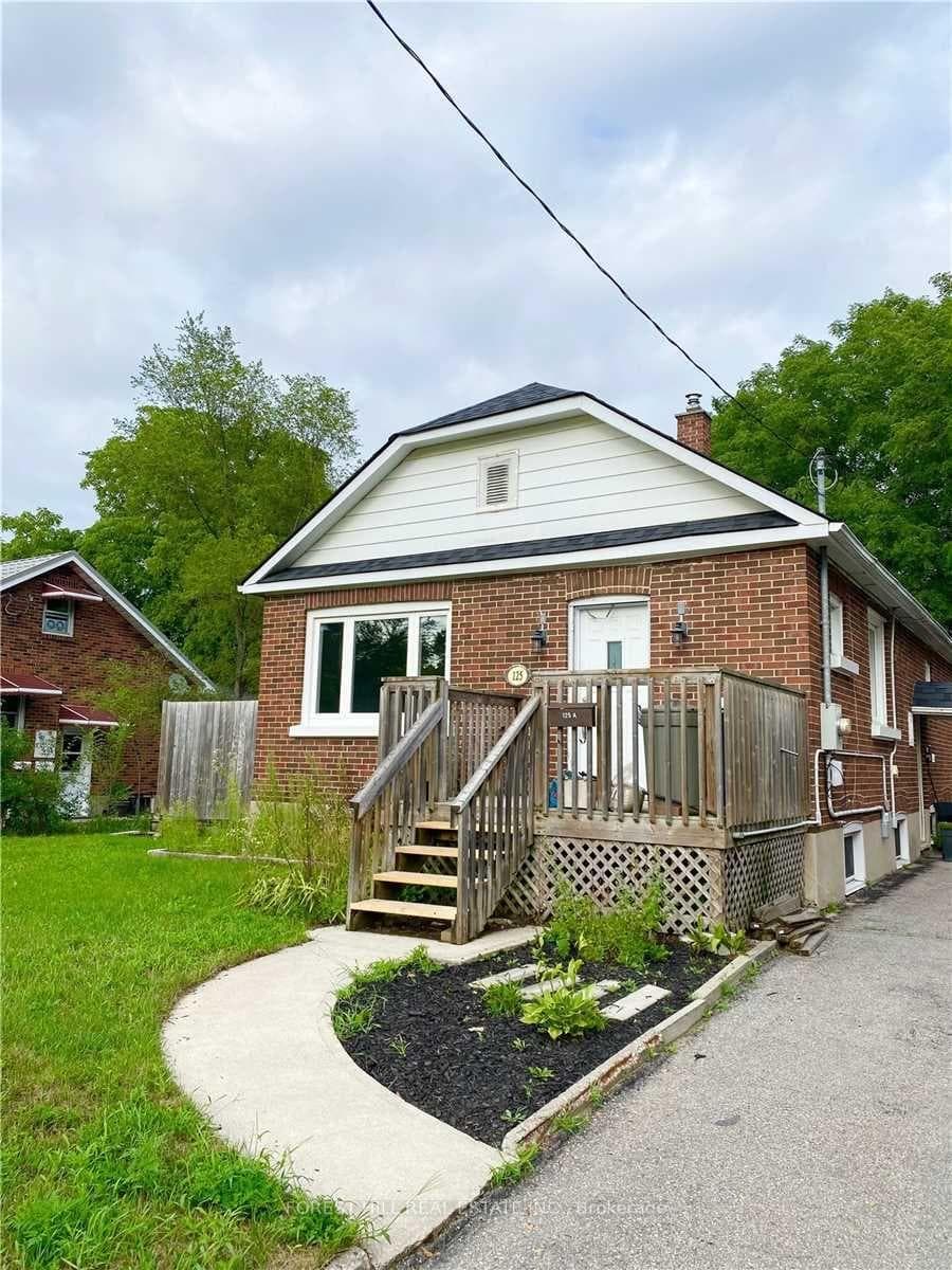 125 Innisfil Street photo 1