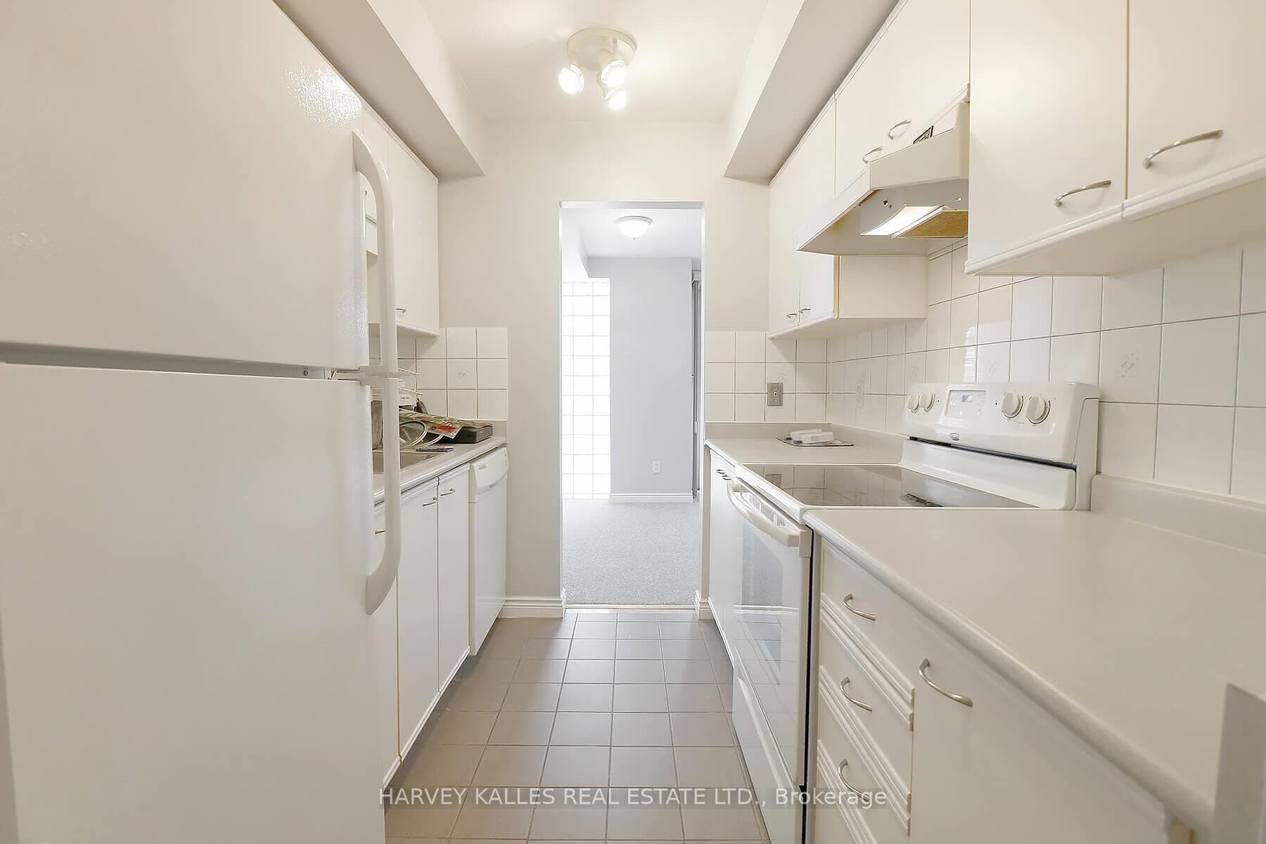 1422 Bayview Avenue Unit B photo 11