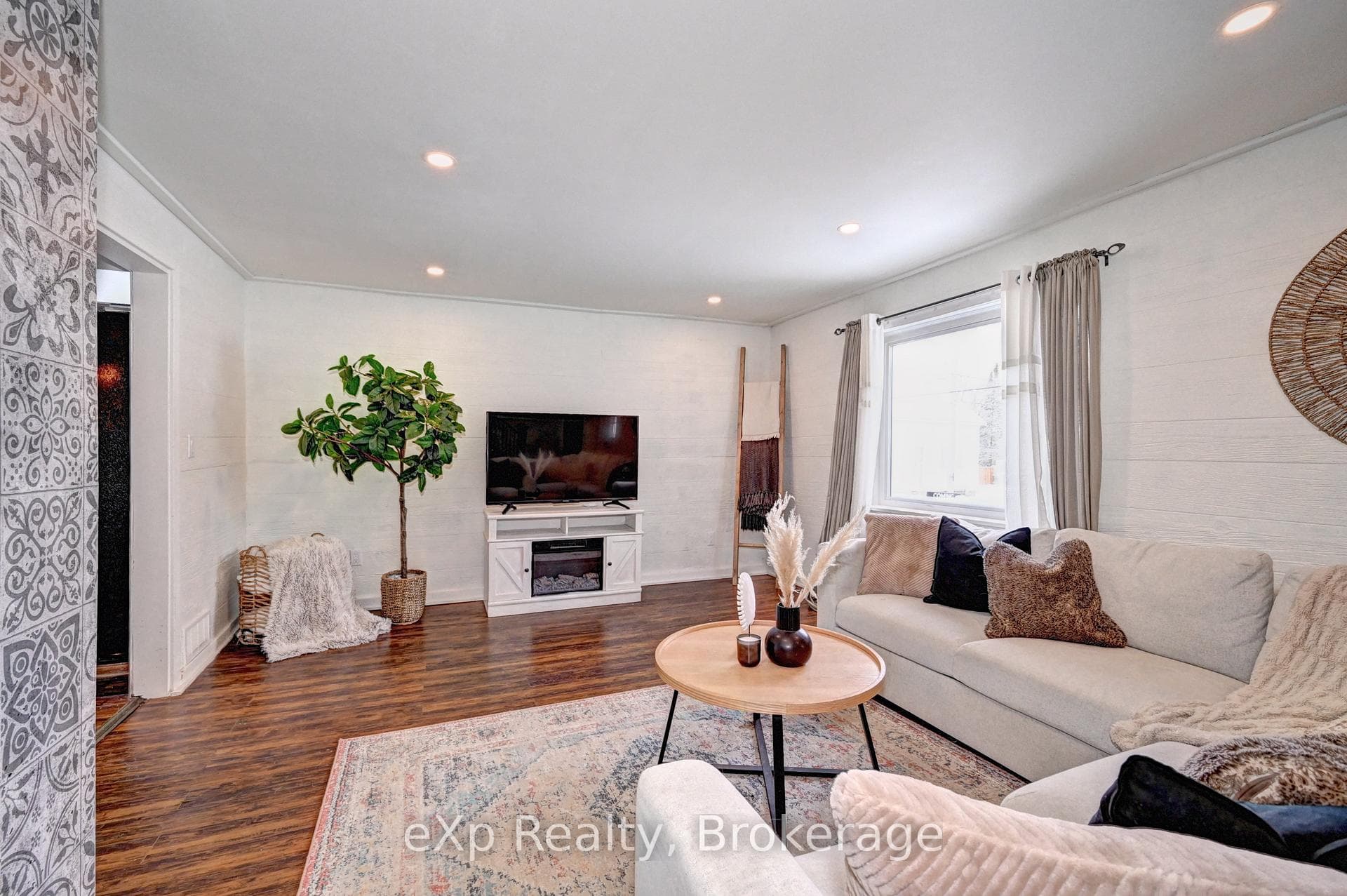 310 BARBER Avenue photo 13