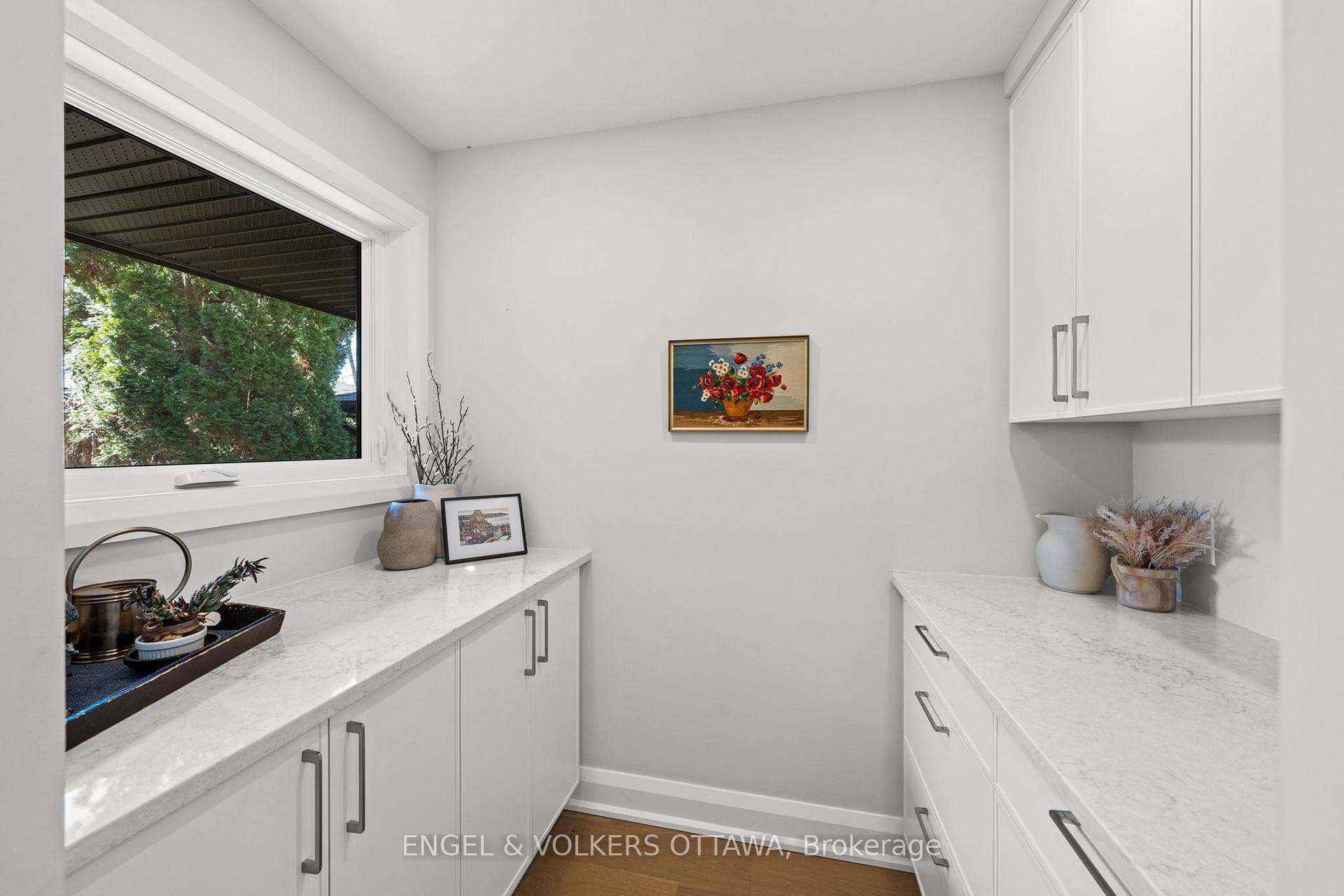 51 Lismer Crescent photo 14