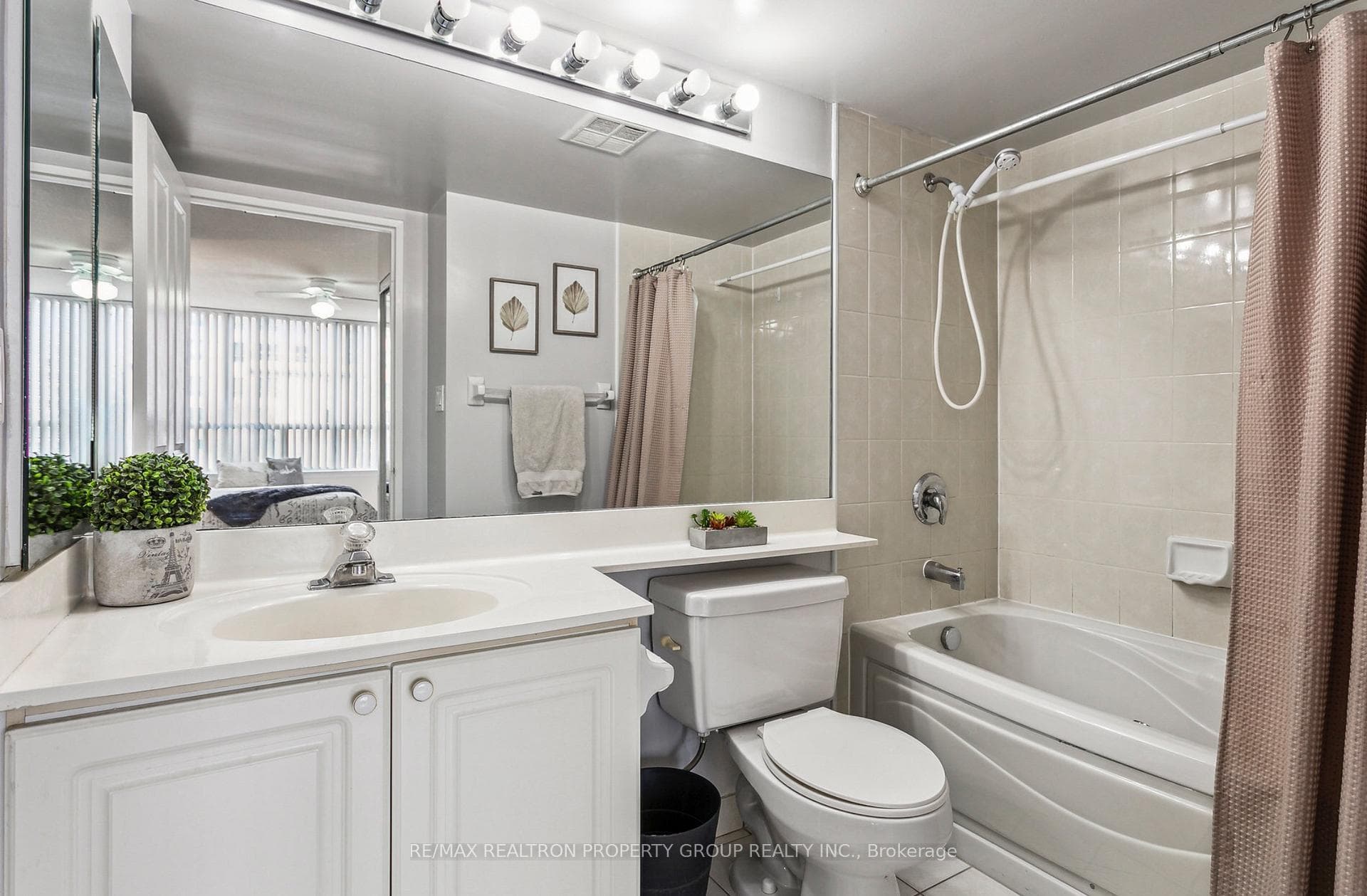 88 Corporate Drive Unit 1903 photo 13