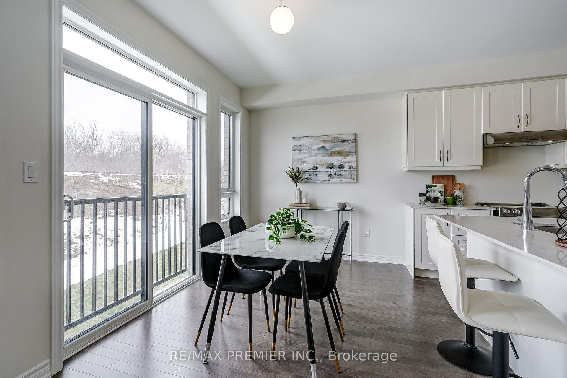 1218 Talisman Manor photo 18