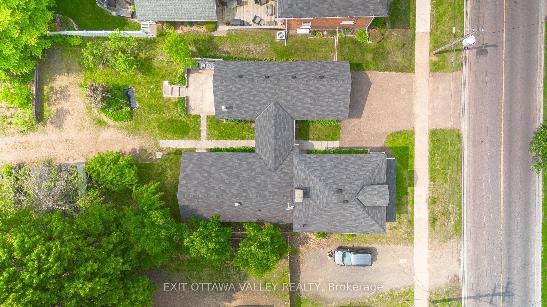 415 Trafalgar Road photo 36