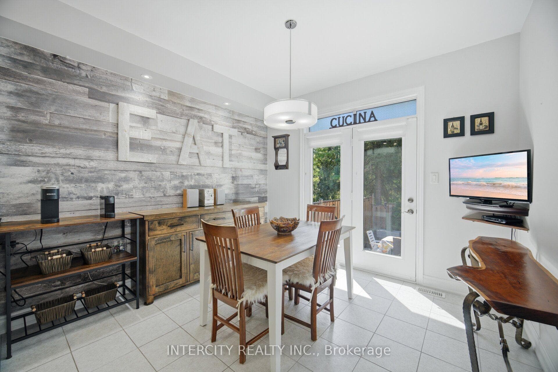 4 Petersen Place photo 17