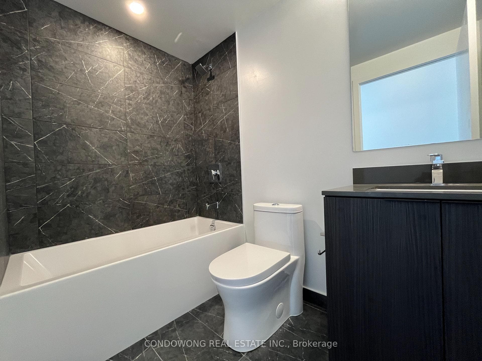 82 Dalhousie Street Unit 3512 photo 14