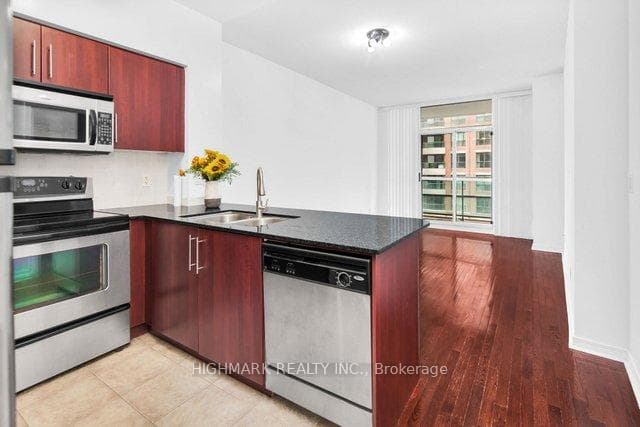 509 Beecroft Road Unit 1101 photo 3